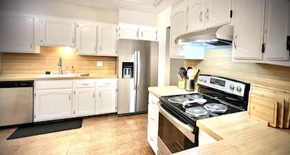 Spacious 4-bed home just 2 miles to ND