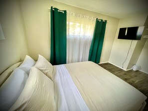 4 bedrooms, desk, iron/ironing board, WiFi