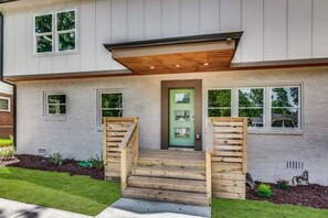 Exterior detail - Modern relaxing home w/ movie room & massage chair (Atlanta)