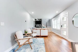 TV - Modern relaxing home w/ movie room & massage chair (Atlanta)