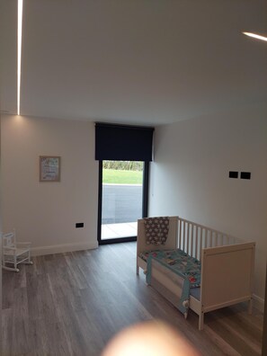 Interior - New build contemporary home - close to many golf courses (Dromore)