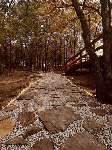 Pine Hollow w/ Lemurs & zebras, Private Hot Tub