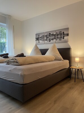 1 bedroom, desk, free WiFi, bed sheets