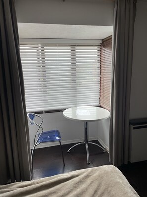 1 Schlafzimmer, Schreibtisch, WLAN