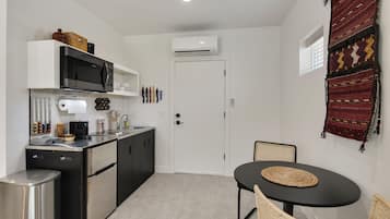 Deluxe Apartment | Living area