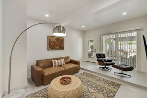 Deluxe Apartment | Living area