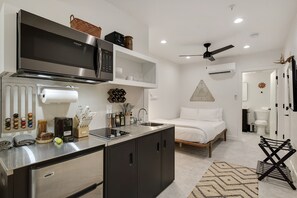 Apartamento Deluxe | Cocina privada | Frigorífico grande y utensilios de cocina