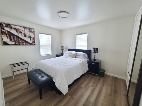 4 bedrooms, iron/ironing board, WiFi, bed sheets