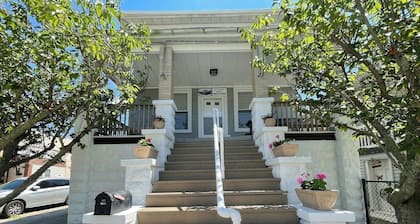 Cadillac Blue House - Luxury w/ Pool Table!