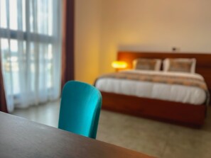 1 dormitorio, escritorio, tabla de planchar con plancha y wifi gratis