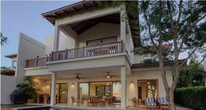 Paradise Retreat Oceanview Villa!!