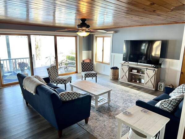 Smart TV, fireplace