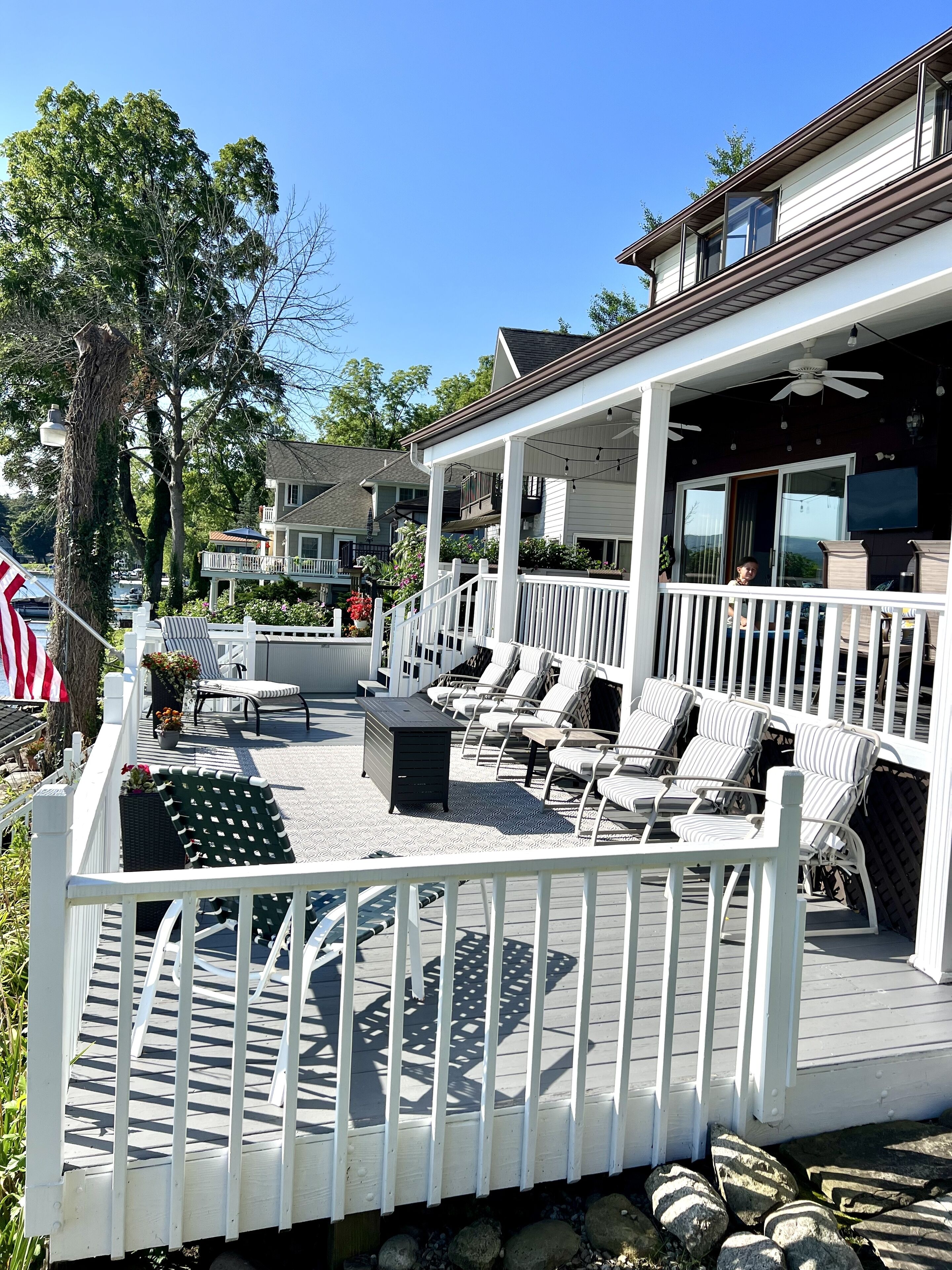 Relaxing Lake House Getaway w/ Amazing Decks/Views