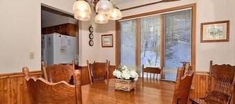 NF35-Family Retreat! Hot tub! Game Room!