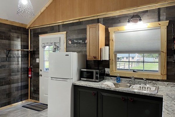 Frigorifero, microonde, forno, piano cottura