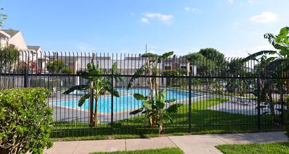 2 Bedroom 2-bathroom townhome & yard