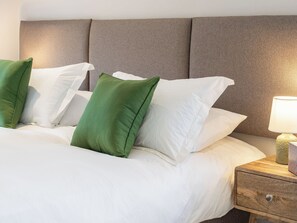 4 bedrooms, free WiFi, bed sheets