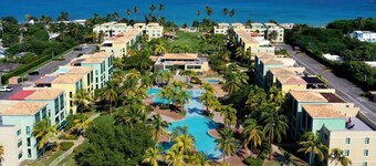 ★Spectacular Beach-Side Resort 3-BR Apartment★