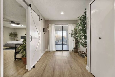 THE COZY COLONY GETAWAY-4BD/2BA 2 KING SUITES