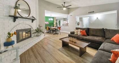 THE COZY COLONY GETAWAY-4BD/2BA 2 KING SUITES