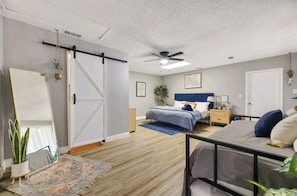 4 bedrooms, desk, free WiFi