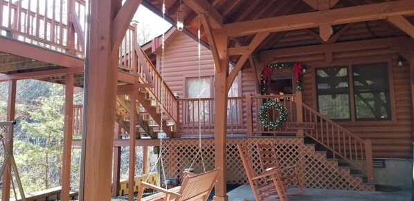 Property grounds - Romans 15:13-WEARSVALLEY~10 mil heart Pig Forge, Hotub, gas grill-NO EXTRA FEES  (Wears Valley)