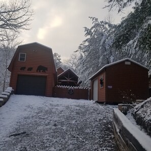 Exterior - Romans 15:13-WEARSVALLEY~10 mil heart Pig Forge, Hotub, gas grill-NO EXTRA FEES  (Wears Valley)