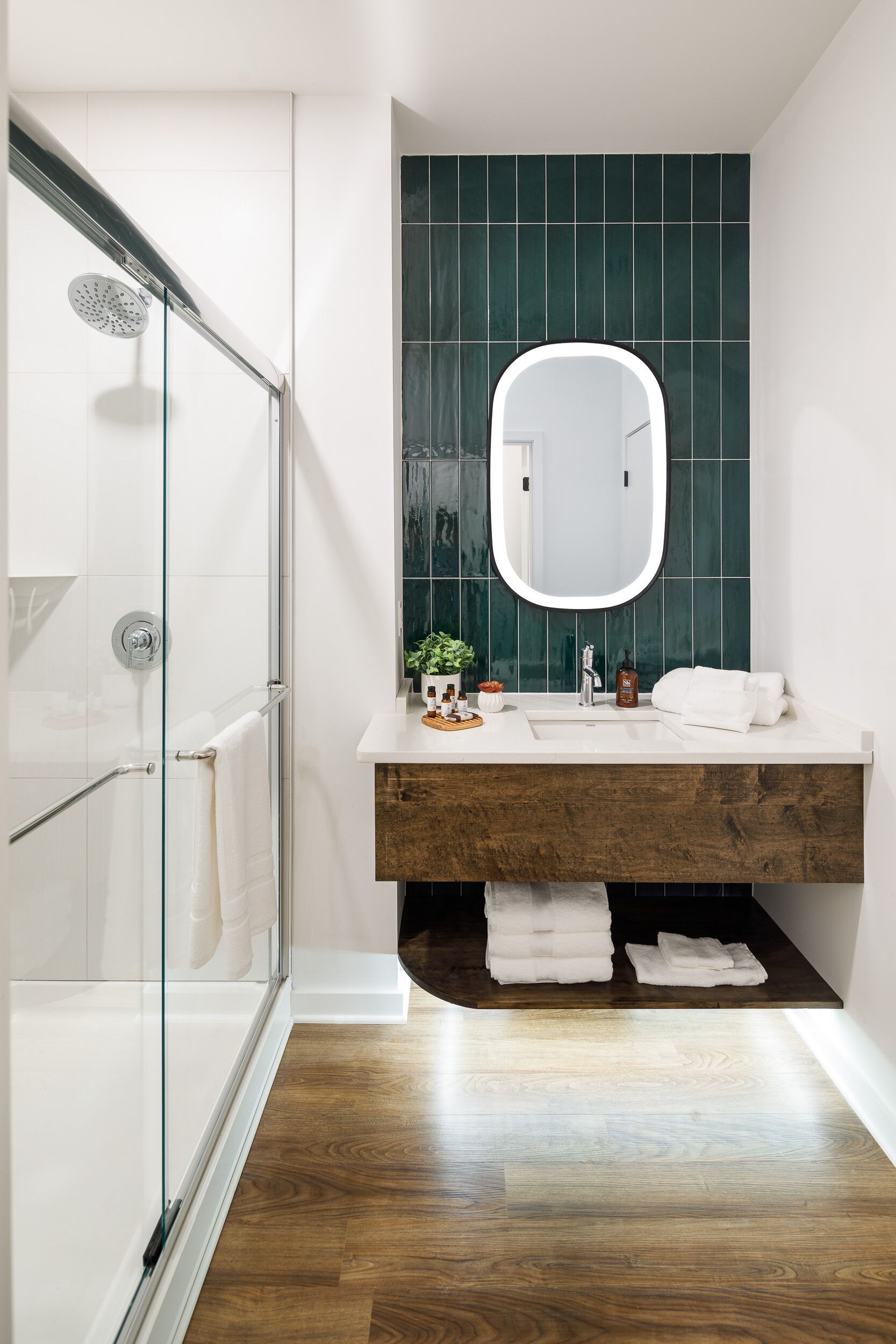 Vista Wedge Cottage | Bathroom | Shower, free toiletries, hair dryer, towels