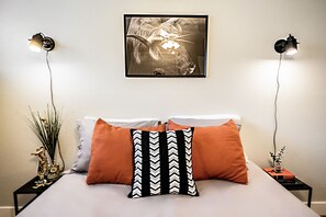2 bedrooms, desk, iron/ironing board, travel crib - Global Cup Love for Dallas: Close to Deep Ellum & AAC! (Dallas)