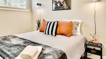 2 bedrooms, desk, iron/ironing board, travel crib