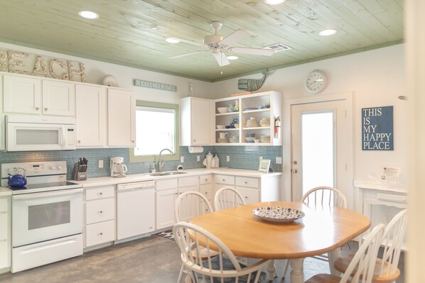 House, Multiple Beds, Patio (Nantucket) | Private kitchen | Fridge, microwave, oven, stovetop