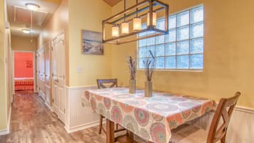 House (3 Bedrooms) | Property amenity