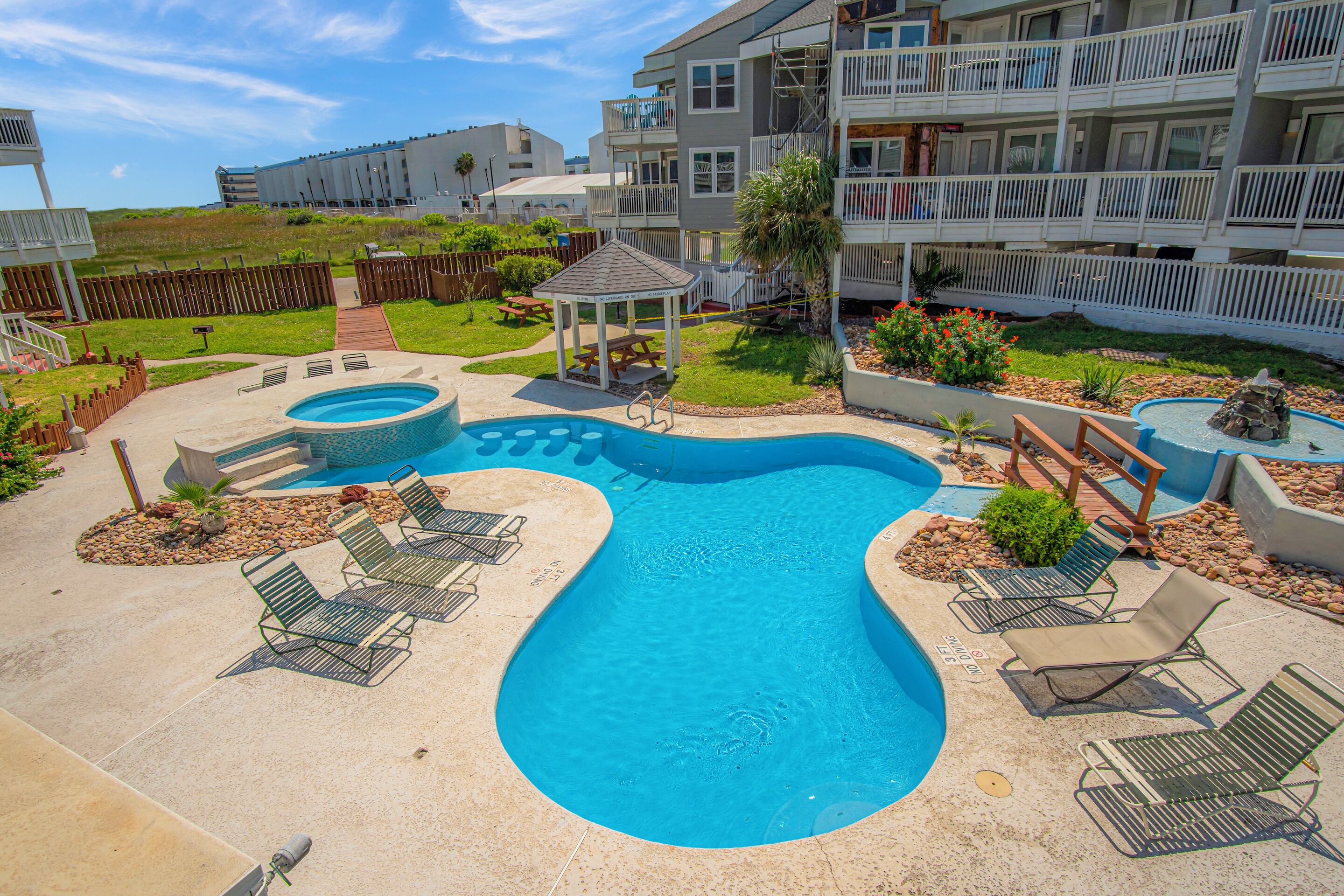 Condo (2 Bedrooms) | Property amenity