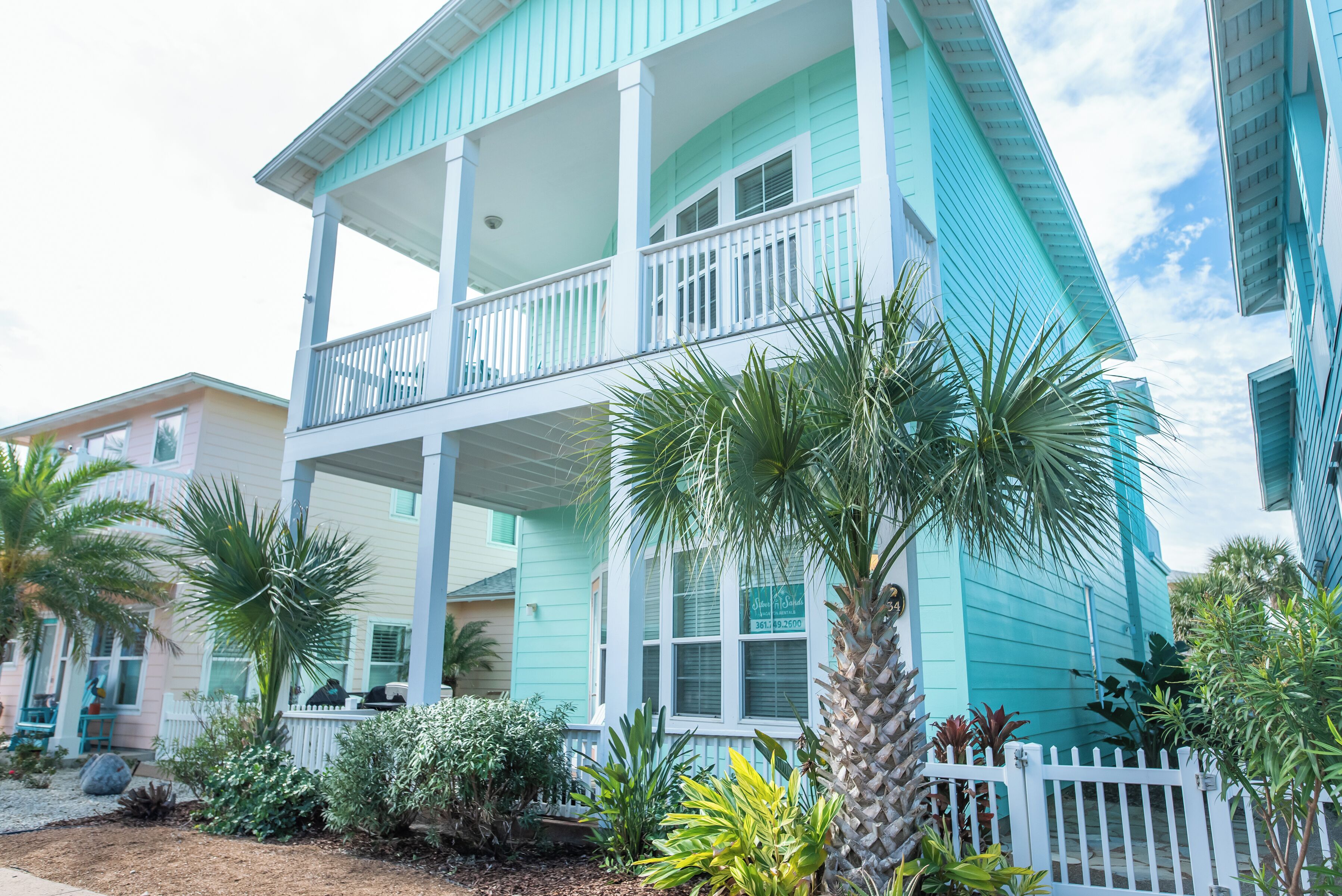 House (3 Bedrooms) | Exterior