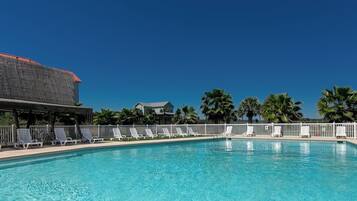 Condo (0 Bedroom) | Property amenity