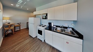 Condo (0 Bedroom) | Property amenity