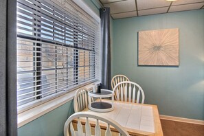 Condo (0 Bedroom) | Property amenity