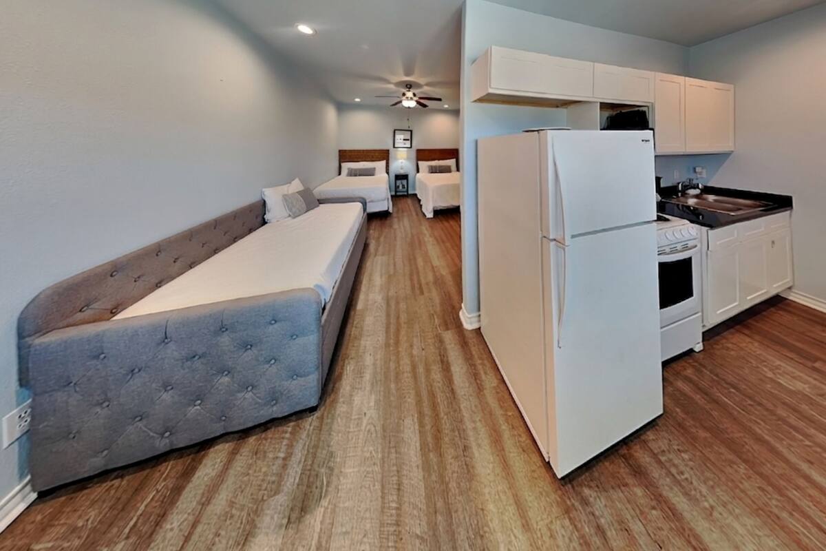 Condo (0 Bedroom) | Vista frontal de la propiedad