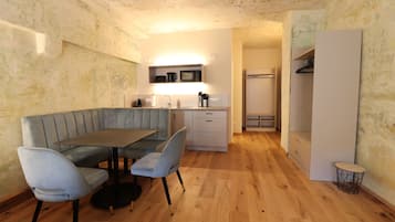 Comfort-Dreibettzimmer | Kostenloses WLAN, individuell dekoriert, individuell eingerichtet