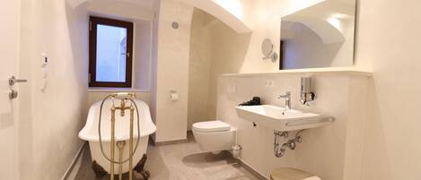 Chambre Confort double | Décor unique, ameublement unique, accÚs au Wi-Fi (inclus)
