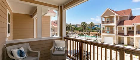 Condo (4 Bedrooms) | Front of property