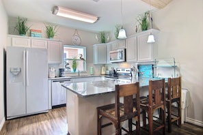 Condo (4 Bedrooms) | Property amenity