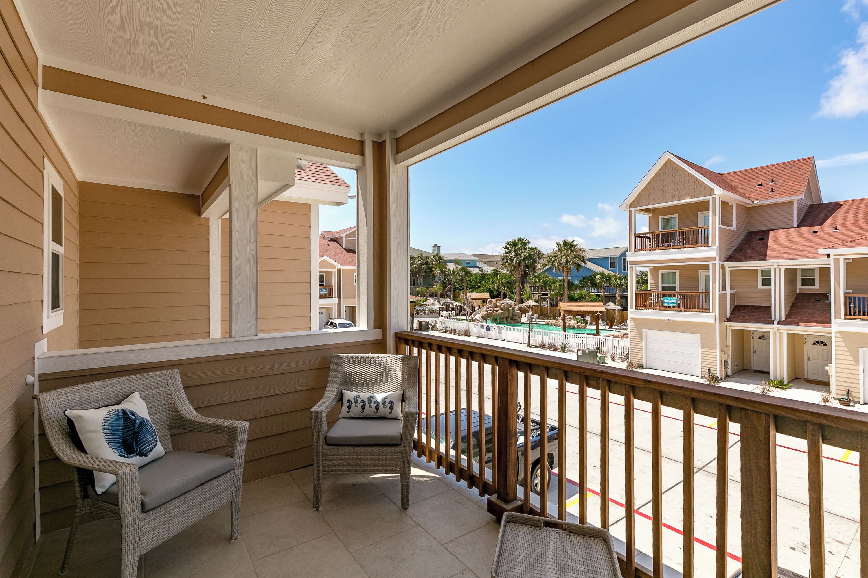 Condo (4 Bedrooms) | Front of property