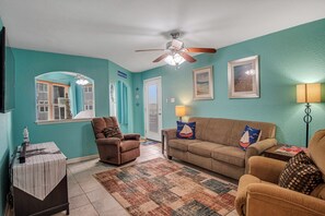 Condo (2 Bedrooms) | Property amenity