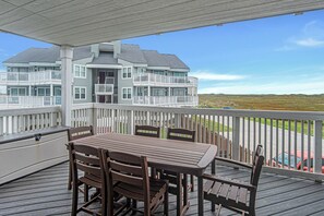 Condo (2 Bedrooms) | Front of property