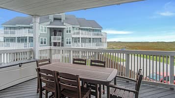 Condo (2 Bedrooms) | Outdoor dining