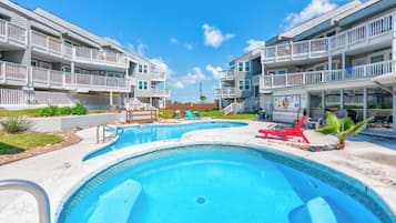 Condo (2 Bedrooms) | Property amenity