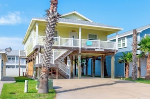 House (3 Bedrooms) | Exterior