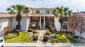 Condo (2 Bedrooms) | Front of property