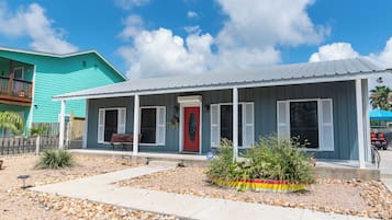 House (3 Bedrooms) | Property amenity